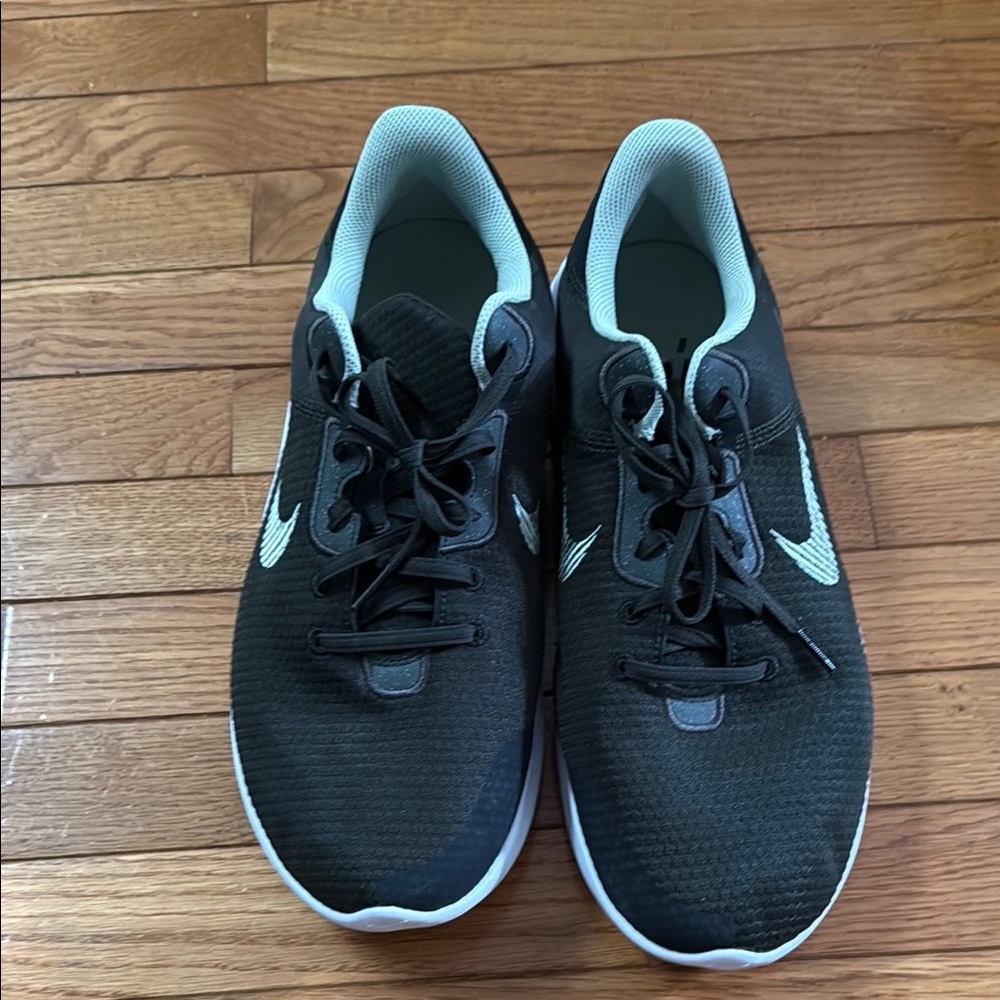 Nike tennis shoes
